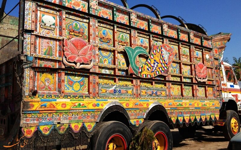 کامیون های جینگل پینگل;  موزه هنرهای معاصر در حال حرکت است